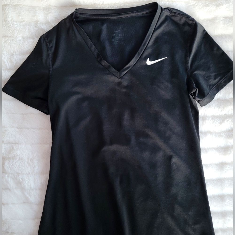 Nike DRI-FIT, Woman's small, V-neck Shirt